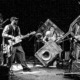 Le groupe de blues rock Personal Box avec leurs instruments originaux sur scène.