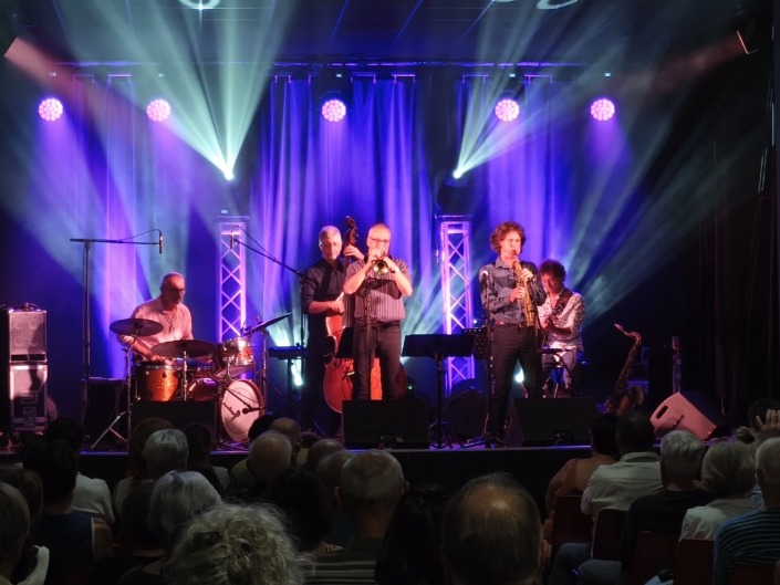 Nous c'est New Nous c'est New, quintet jazz New Orleans sur scène.