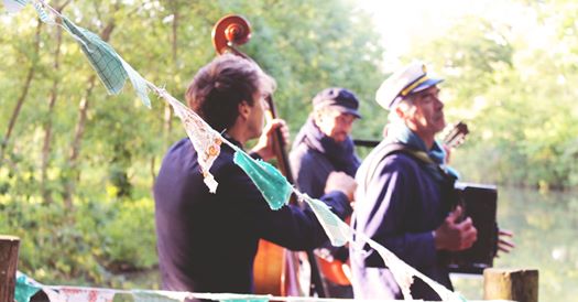 Capitaine Pigouille, spectacle jeune public avec musique et marionnettes.