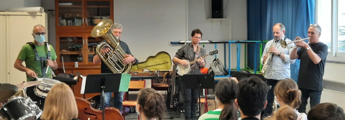 Nous c'est New en concert au collège Gérard Philipe de Niort.