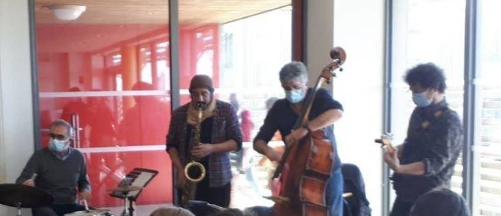 PhilM Quartet jouent leurs compositions jazz au self.