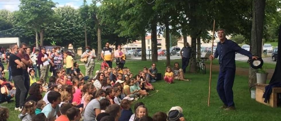 Capitaine Pigouille, spectacle jeune public avec musique et marionnettes.