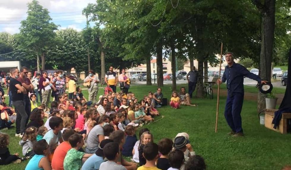 Capitaine Pigouille, spectacle jeune public avec musique et marionnettes.