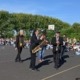 Le quintet Nous c'est New jouant leur musique dans la cour du collège Henri Martineau de Coulonges-sur-l'Autize (79).