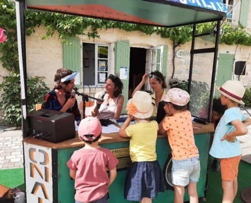 Embarquons, l'évènement radiodiffusé pour une journée de festivités à Coulon (79) : radio Pigouille en interview.