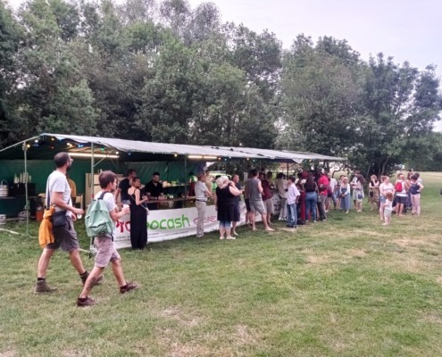Embarquons, l'évènement radiodiffusé pour une journée de festivités à Coulon (79) : buvette sur l'aire de l'Autremont.