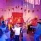 Les 4 artistes du spectacle jeune public Superbal dansent et chantent avec leur public.
