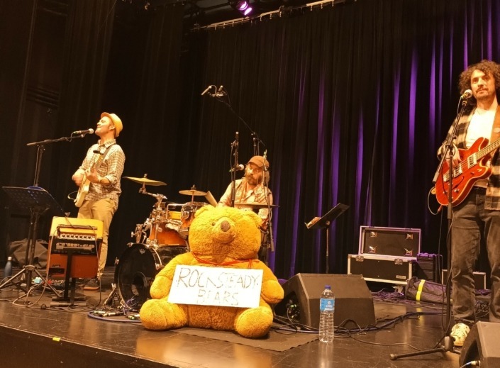 Le groupe Rocksteady Bears sur scène à Niort (79).