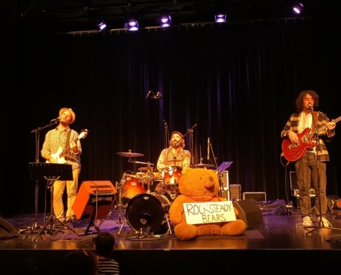 Le groupe Rocksteady Bears sur scène à Niort (79).